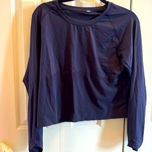 Lululemon cropped long sleeve top size 8